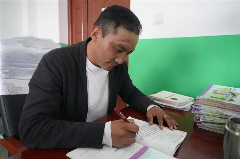 治多教師用堅守精神扎根基層，點亮教育的希望明燈