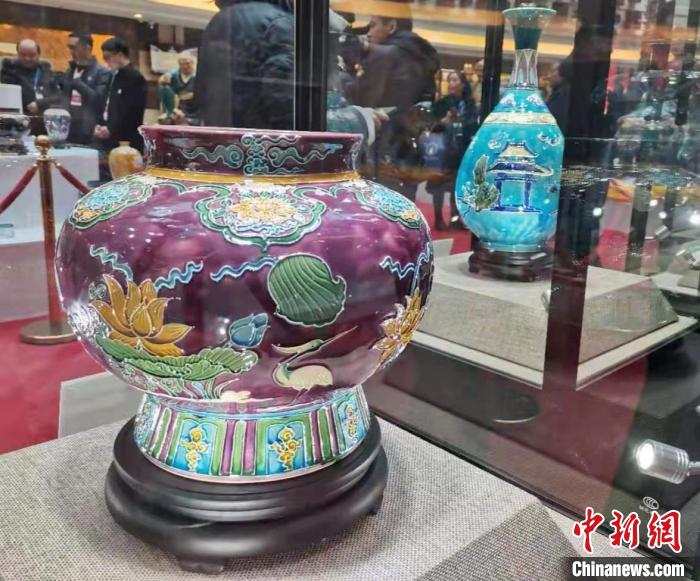 與“唐三彩”齊名的琺華，是古代山西特有的一種低溫釉陶瓷，由琉璃演變而來?！∑顣苑?攝