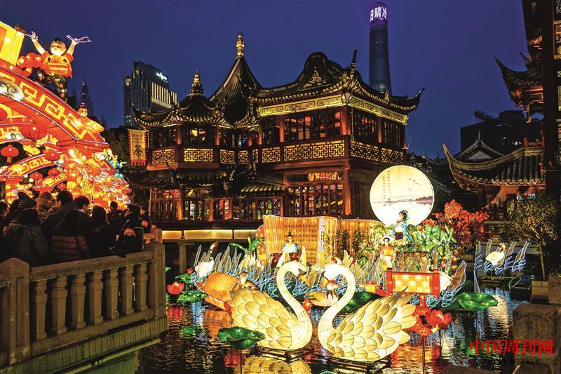 攝圖網(wǎng)_500820598_春節(jié)的上海城隍廟廟會(huì)張燈結(jié)彩（企業(yè)商用）.jpg