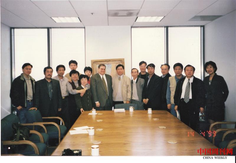 1999年，王士嶺在美國納斯達克學習二板市場運作（左三為王士嶺）.jpg